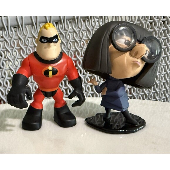 Disney Pixar Other - Disney Pixar INCREDIBLES 2‎ Junior Supers - Mr. Incredible & Edna Figures